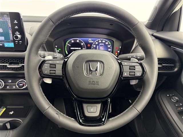 ＺＲ－Ｖ ｅ：ＨＥＶ　Ｚ特別仕様車ブラックスタイル　登録済未使用車　ホンダセンシング　ホンダコネクトディスプレイナビ　スマホ連動／フルセグ　全方位カメラ　ビルトインＥＴＣ２．０　前パワーシート／ヒーター　レザーシート　前後コーナーセンサー　純正１８ＡＷ（3枚目）