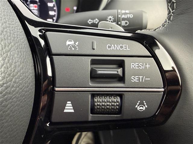 ＺＲ－Ｖ ｅ：ＨＥＶ　Ｚ特別仕様車ブラックスタイル　登録済未使用車　ホンダセンシング　ホンダコネクトディスプレイナビ　スマホ連動／フルセグ　全方位カメラ　ビルトインＥＴＣ２．０　前パワーシート／ヒーター　レザーシート　前後コーナーセンサー　純正１８ＡＷ（7枚目）