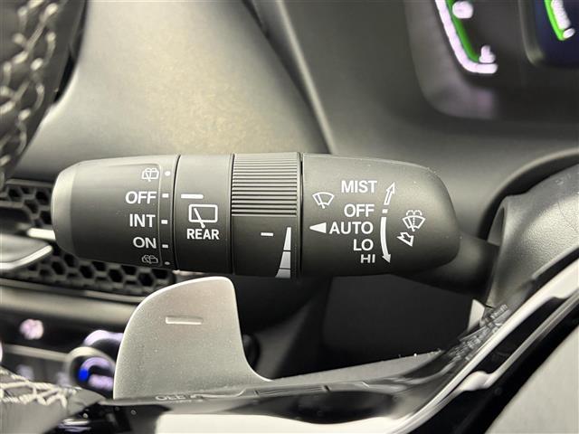 ＺＲ－Ｖ ｅ：ＨＥＶ　Ｚ特別仕様車ブラックスタイル　登録済未使用車　ホンダセンシング　ホンダコネクトディスプレイナビ　スマホ連動／フルセグ　全方位カメラ　ビルトインＥＴＣ２．０　前パワーシート／ヒーター　レザーシート　前後コーナーセンサー　純正１８ＡＷ（8枚目）