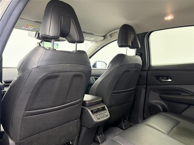 ���ŐV�i�r�i�t���Z�O�E�����Z�O�E�c�u�c�Đ��j�����ē��B�J���b�c�F���A�E�A���p�C���E�C�N���v�X�̃i�r���戵���Ă���o�b�N�J�����i�o�b�N���j�^�[�j��ȃ��j�^�[�i�t���b�v�_�E�����j�^�[�j�̎�t���\�ł��B