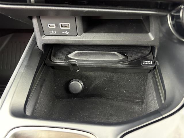 ＮＸ ＮＸ４５０ｈ＋　Ｆスポーツ　レクサスセーフティシステム　衝突軽減　レーンキープ　追従型クルコン　全方位カメラ　ＢＳＭ　前後ドライブレコーダー　パドルシフト　１４型純正ナビ　Ｃａｒｐｌａｙ　シート赤黒　カーテシランプ　ＥＴＣ２．０（14枚目）