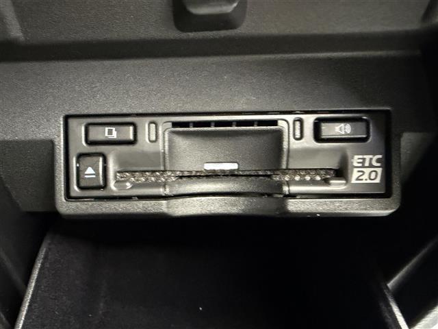 ＮＸ ＮＸ４５０ｈ＋　Ｆスポーツ　レクサスセーフティシステム　衝突軽減　レーンキープ　追従型クルコン　全方位カメラ　ＢＳＭ　前後ドライブレコーダー　パドルシフト　１４型純正ナビ　Ｃａｒｐｌａｙ　シート赤黒　カーテシランプ　ＥＴＣ２．０（18枚目）