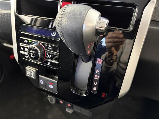 ルーミー カスタムＧ－Ｔ　衝突回避支援ブレーキ　誤発進抑制制御　追従型クルコン　レーンディパーチャー　標識認識機能　全方位カメラ　ＬＥＤ　両側パワスラ　９インチ純正ナビ　Ａｐｐｌｅｃａｒｐｌａｙ　シートヒーター　電子パーキング（13枚目）