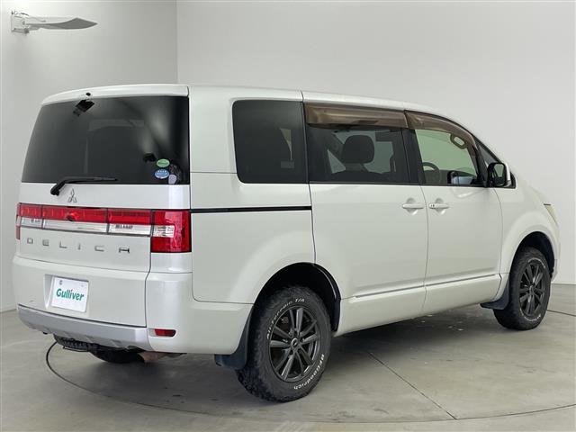 デリカＤ：５ Ｇ　パワーパッケージ　社外ナビ　両側パワースライドドア　クルーズコントロール　バックカメラ　フォグランプ　パドルシフト　ワンセグＴＶ　８人乗り　革巻きステアリング　ステアリングスイッチ　ホワイトレター　社外アルミ（5枚目）