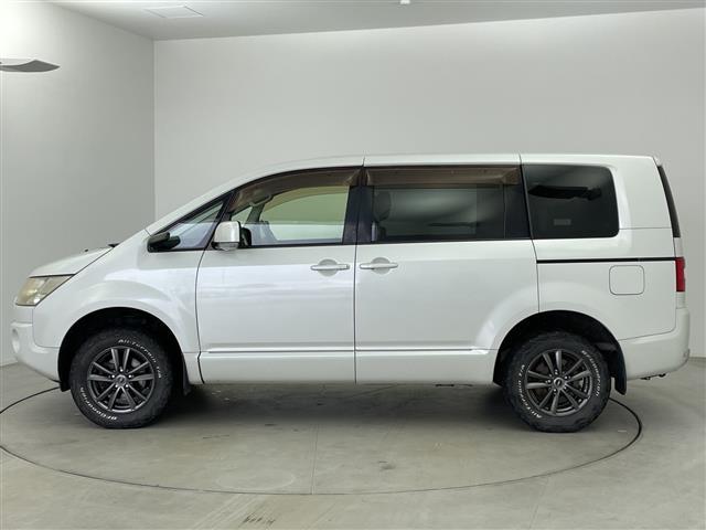 デリカＤ：５ Ｇ　パワーパッケージ　社外ナビ　両側パワースライドドア　クルーズコントロール　バックカメラ　フォグランプ　パドルシフト　ワンセグＴＶ　８人乗り　革巻きステアリング　ステアリングスイッチ　ホワイトレター　社外アルミ（8枚目）