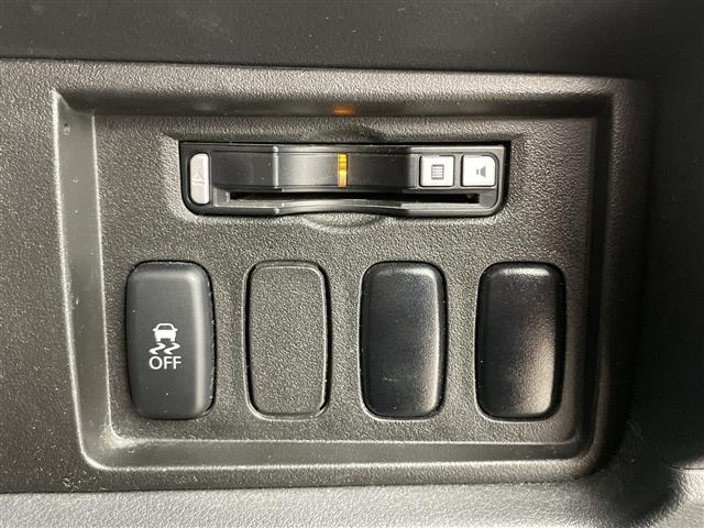 デリカＤ：５ Ｇ　パワーパッケージ　社外ナビ　両側パワースライドドア　クルーズコントロール　バックカメラ　フォグランプ　パドルシフト　ワンセグＴＶ　８人乗り　革巻きステアリング　ステアリングスイッチ　ホワイトレター　社外アルミ（17枚目）