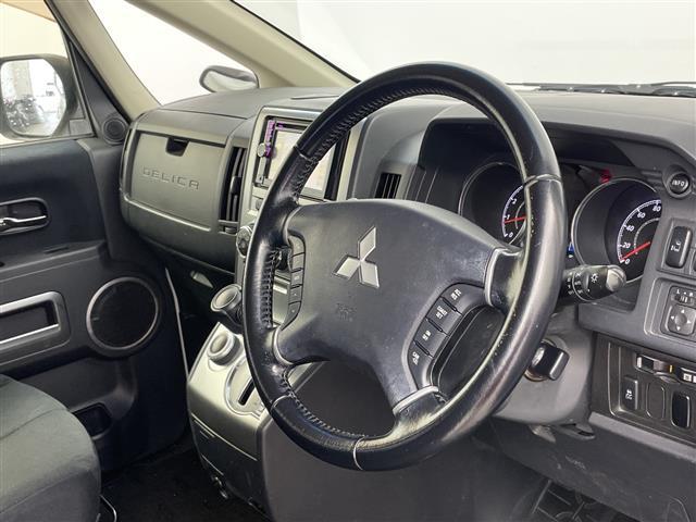 デリカＤ：５ Ｇ　パワーパッケージ　社外ナビ　両側パワースライドドア　クルーズコントロール　バックカメラ　フォグランプ　パドルシフト　ワンセグＴＶ　８人乗り　革巻きステアリング　ステアリングスイッチ　ホワイトレター　社外アルミ（33枚目）