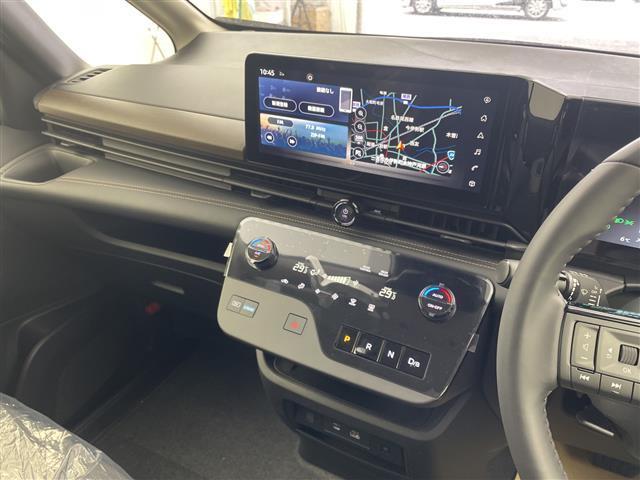 セレナ ｅ－パワー　ハイウェイスターＶ　登録済み未使用車　プロパイロット　純正ナビ　全方位カメラ　後席フリップダウン　置くだけ充電　ＢＳＭ　両側パワスラ　ＥＴＣ２．０　ドラレコ　電子パーキング　オートホード　純正１６インチＡＷ　サンシェード（12枚目）