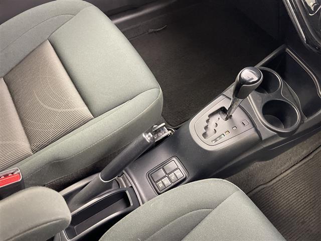 アクア Ｓ　スタイルブラック　純正ナビ　ＢＴ／ＣＤ／ＤＶＤ　バックカメラ　衝突軽減ブレーキ　レーンアシスト　ＥＴＣ２．０　ＬＥＤライト　オートハイビーム　ステアリングスイッチ　フロアマット　スマートキー　記録簿　保証書　スペアキー（12枚目）