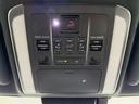 エグゼクティブラウンジ　ムーンルーフ　ユニバーサルステップ　フリップダウンモニター　デジタルインナーミラー　純正１９インチアルミホイール　ドライブレコーダー　ＥＴＣ　ワイヤレス充電　トヨタチームメイト　アドバンスドパーク（17枚目）