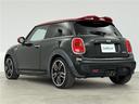ジョンクーパーワークス　ワンオーナー　純正ナビ　ターボ車　ＥＴＣ　シートヒーター　クルーズコントロール　純正１８インチＡＷ　パドルシフト　ＨＵＤ　ステリモ　ＬＥＤライト　フロアマット　オートライト　スマートキー（30枚目）