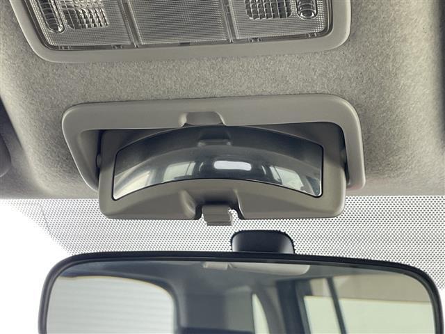 アイシス プラタナ　Ｖセレクション・ノアール　禁煙車　純正７型ナビ　両側パワースライドドア　ステアリングスイッチ　プッシュスタート　スマートキー　オートエアコン　純正フロアマット　ＥＴＣ　純正１６インチアルミホイール　オートライト　横滑り防止装置（17枚目）