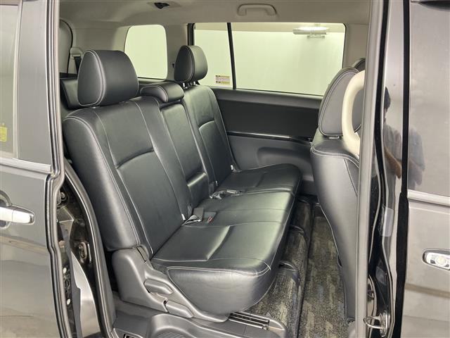 アイシス プラタナ　Ｖセレクション・ノアール　禁煙車　純正７型ナビ　両側パワースライドドア　ステアリングスイッチ　プッシュスタート　スマートキー　オートエアコン　純正フロアマット　ＥＴＣ　純正１６インチアルミホイール　オートライト　横滑り防止装置（20枚目）