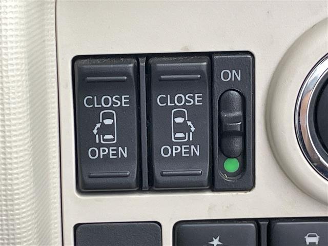 ムーヴキャンバス Ｘリミテッドメイクアップ　ＳＡＩＩ　禁煙車　オーディオ　両側パワースライドドア　衝突軽減ブレーキ　アイドリングストップ　レーンキープアシスト　オートエアコン　フロアマット　スマートキー　プッシュスタート　ベンチシート　電動格納ミラー（4枚目）