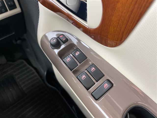 ムーヴキャンバス Ｘリミテッドメイクアップ　ＳＡＩＩ　禁煙車　オーディオ　両側パワースライドドア　衝突軽減ブレーキ　アイドリングストップ　レーンキープアシスト　オートエアコン　フロアマット　スマートキー　プッシュスタート　ベンチシート　電動格納ミラー（14枚目）