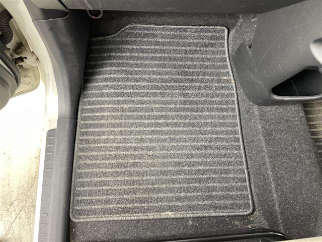ムーヴキャンバス Ｘリミテッドメイクアップ　ＳＡＩＩ　禁煙車　オーディオ　両側パワースライドドア　衝突軽減ブレーキ　アイドリングストップ　レーンキープアシスト　オートエアコン　フロアマット　スマートキー　プッシュスタート　ベンチシート　電動格納ミラー（17枚目）