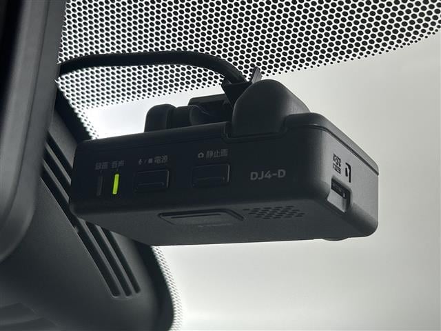 セレナ ハイウェイスター　ＶセレクションＩＩ　禁煙車　ワンオーナー　純正９インチナビ　フリップダウンモニター　ドライブレコーダー　全方位カメラ　デジタルインナーミラー　両側パワースライドドア　ＥＴＣ　プロパイロット　フルセグＴＶ　衝突軽減ブレーキ（7枚目）