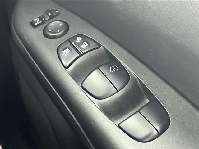 セレナ ハイウェイスター　ＶセレクションＩＩ　禁煙車　ワンオーナー　純正９インチナビ　フリップダウンモニター　ドライブレコーダー　全方位カメラ　デジタルインナーミラー　両側パワースライドドア　ＥＴＣ　プロパイロット　フルセグＴＶ　衝突軽減ブレーキ（21枚目）