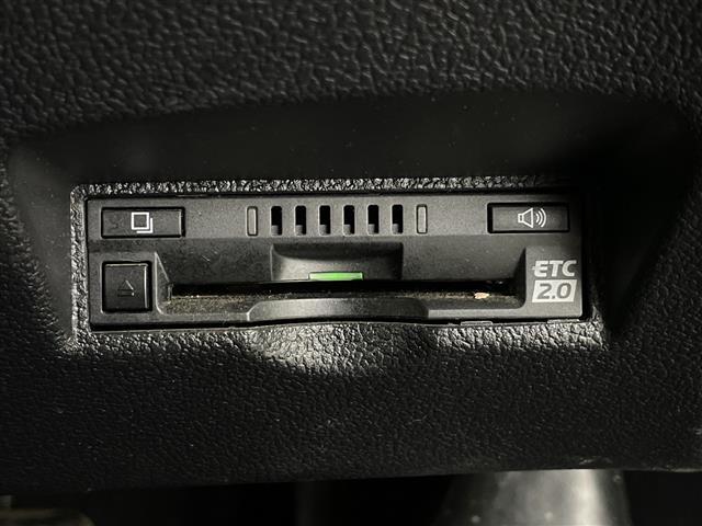 プリウス Sセーフティプラス 禁煙車 純正9インチナビ バックカメラ 衝突軽減ブレーキ パーキングアシスト 追従式クルーズコントロール レーンキープアシスト オートマチックハイビーム ETC2.0 Bluetooth フルセグTV(3枚目)