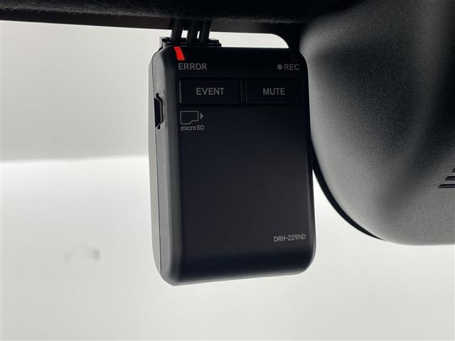 N-BOXカスタム ベースグレード 禁煙車 純正9インチナビ バックカメラ 衝突軽減ブレーキ シートヒーター 両側パワースライドドア レーダークルーズコントロール ETC レーンキープアシスト 純正アルミホイール Bluetooth(3枚目)
