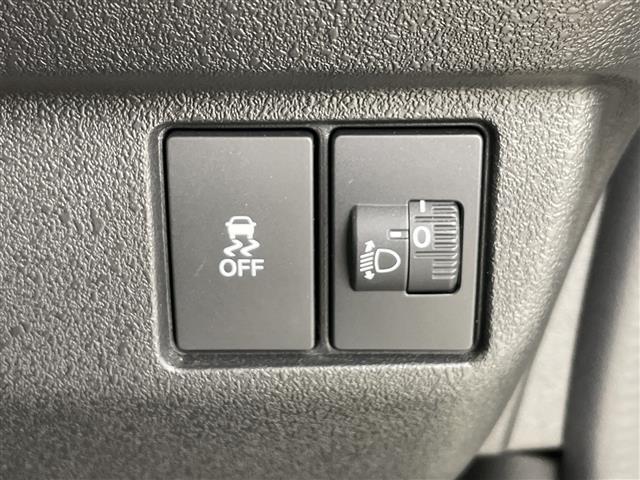 N-BOXカスタム ベースグレード 禁煙車 純正9インチナビ バックカメラ 衝突軽減ブレーキ シートヒーター 両側パワースライドドア レーダークルーズコントロール ETC レーンキープアシスト 純正アルミホイール Bluetooth(11枚目)
