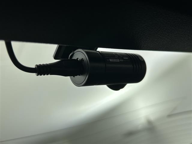 プリウスPHV Aレザーパッケージ 禁煙車 純正11インチナビ 本革シート 衝突軽減ブレーキ ブラインドスポットモニター ステアリングヒーター パーキングアシスト ドライブレコーダー シートヒーター パワーシート ETC2.0 LED(10枚目)