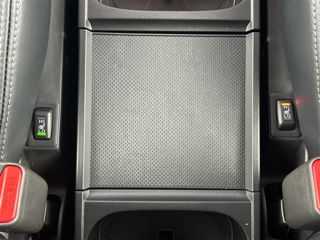 デリカD:5 ブラックエディション 登録済未使用車 アルパイン11インチナビ フリップダウンモニター 全方位カメラ 電動サイドステップ ブラインドスポットモニター シートヒーター ステアリングヒーター HDMI アイドリングストップ(8枚目)