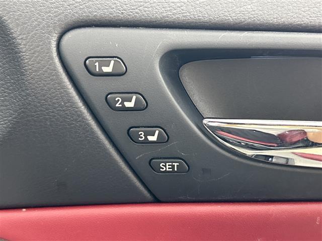 IS IS200t Fスポーツ 純正7インチナビ サンルーフ バックカメラ ETC ブラインドスポットモニター 衝突軽減ブレーキ レーダークルーズコントロール 本革シート シートヒーター シートベンチレーション LEDヘッドライト(24枚目)