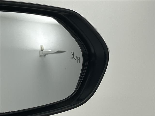 ヤリスクロス Z 禁煙車 純正8インチナビ 全方位カメラ 衝突軽減ブレーキ ブラインドスポットモニター ドライブレコーダー ETC2.0 シートヒーター ステアリングヒーター レーダークルーズコントロール スマートキー(3枚目)