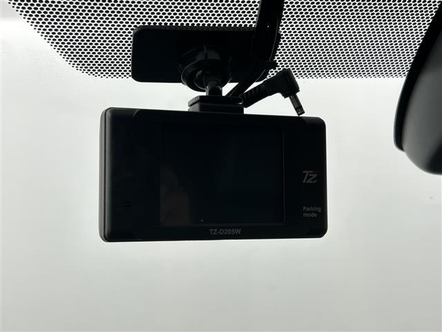 カローラツーリング ハイブリッド ダブルバイビー 禁煙車 純正9インチナビ バックカメラ 衝突軽減ブレーキ AC100V電源 ステアリングヒーター シートヒーター ドライブレコーダー ETC レーダークルーズコントロール オートマチックハイビーム(3枚目)