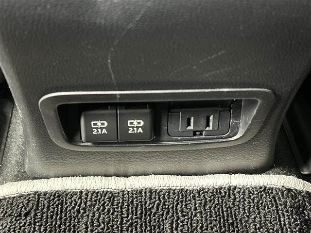 カローラツーリング ハイブリッド ダブルバイビー 禁煙車 純正9インチナビ バックカメラ 衝突軽減ブレーキ AC100V電源 ステアリングヒーター シートヒーター ドライブレコーダー ETC レーダークルーズコントロール オートマチックハイビーム(7枚目)