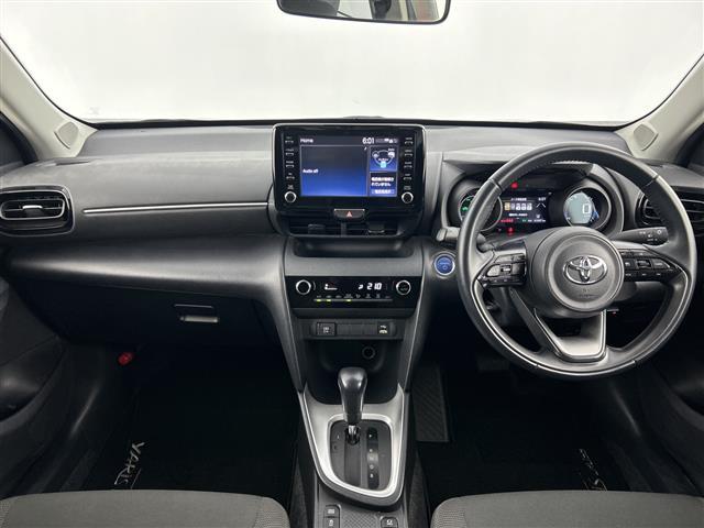 ヤリスクロス ハイブリッドG 禁煙車 ワンオーナー 純正8インチディスプレイオーディオ ETC 衝突軽減ブレーキ パワーバックドア レーダークルーズコントロール オートマチックハイビーム レーンキープアシスト 純正アルミホイール(2枚目)