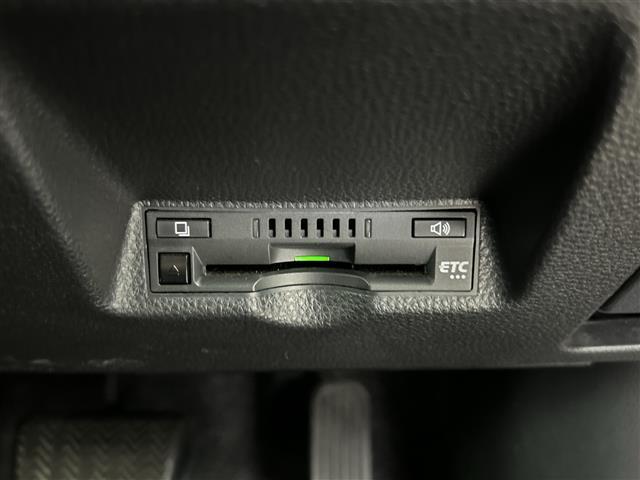 ヤリスクロス ハイブリッドG 禁煙車 ワンオーナー 純正8インチディスプレイオーディオ ETC 衝突軽減ブレーキ パワーバックドア レーダークルーズコントロール オートマチックハイビーム レーンキープアシスト 純正アルミホイール(7枚目)