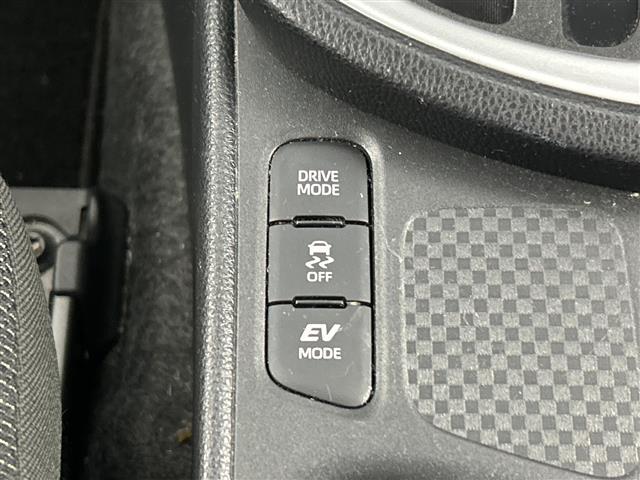 ヤリスクロス ハイブリッドG 禁煙車 ワンオーナー 純正8インチディスプレイオーディオ ETC 衝突軽減ブレーキ パワーバックドア レーダークルーズコントロール オートマチックハイビーム レーンキープアシスト 純正アルミホイール(12枚目)