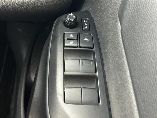 ヤリスクロス ハイブリッドG 禁煙車 ワンオーナー 純正8インチディスプレイオーディオ ETC 衝突軽減ブレーキ パワーバックドア レーダークルーズコントロール オートマチックハイビーム レーンキープアシスト 純正アルミホイール(21枚目)