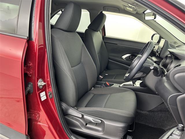 ヤリスクロス ハイブリッドG 禁煙車 ワンオーナー 純正8インチディスプレイオーディオ ETC 衝突軽減ブレーキ パワーバックドア レーダークルーズコントロール オートマチックハイビーム レーンキープアシスト 純正アルミホイール(22枚目)