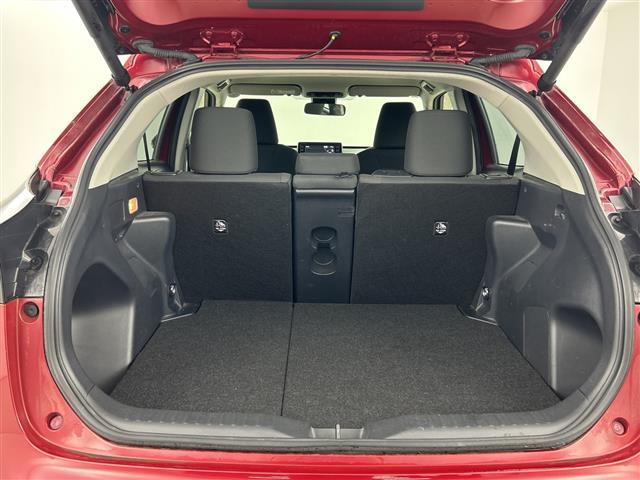 ヤリスクロス ハイブリッドG 禁煙車 ワンオーナー 純正8インチディスプレイオーディオ ETC 衝突軽減ブレーキ パワーバックドア レーダークルーズコントロール オートマチックハイビーム レーンキープアシスト 純正アルミホイール(28枚目)