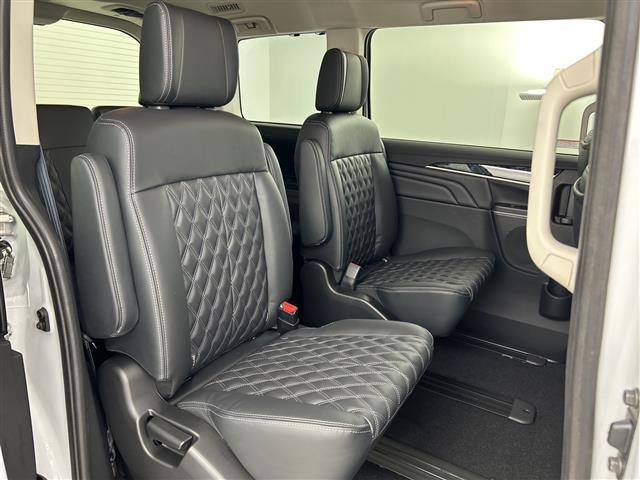 デリカＤ：５ ブラックエディション　登録済未使用車　アルパイン１１インチナビ　全方位カメラ　衝突軽減ブレーキ　レーダークルーズコントロール　ブラインドスポットモニター　レーンキープアシスト　オートマチックハイビーム　ＬＥＤヘッドライト（25枚目）