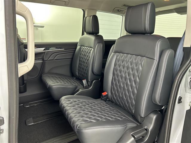 デリカＤ：５ ブラックエディション　登録済未使用車　アルパイン１１インチナビ　全方位カメラ　衝突軽減ブレーキ　レーダークルーズコントロール　ブラインドスポットモニター　レーンキープアシスト　オートマチックハイビーム　ＬＥＤヘッドライト（26枚目）