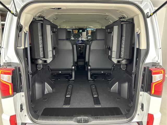 デリカＤ：５ ブラックエディション　登録済未使用車　アルパイン１１インチナビ　全方位カメラ　衝突軽減ブレーキ　レーダークルーズコントロール　ブラインドスポットモニター　レーンキープアシスト　オートマチックハイビーム　ＬＥＤヘッドライト（30枚目）