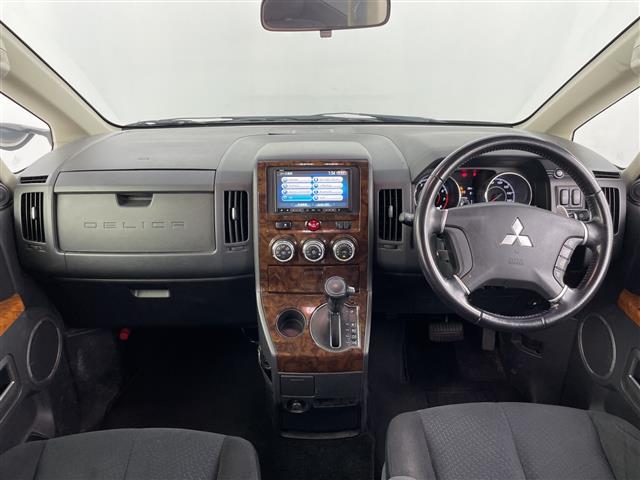 デリカD:5 G パワーパッケージ 禁煙車 純正7インチナビ クルーズコントロール 両側パワースライドドア バックカメラ パドルシフト フロアマット 純正アルミホイール オートエアコン Bluetooth スマートキー ワンセグTV(2枚目)