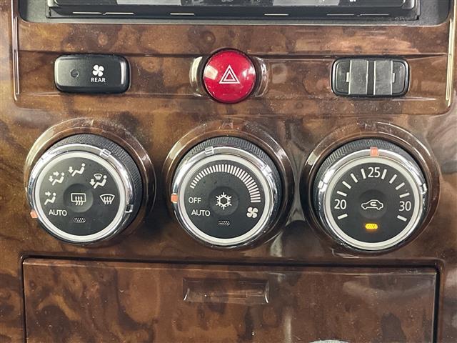 デリカD:5 G パワーパッケージ 禁煙車 純正7インチナビ クルーズコントロール 両側パワースライドドア バックカメラ パドルシフト フロアマット 純正アルミホイール オートエアコン Bluetooth スマートキー ワンセグTV(11枚目)