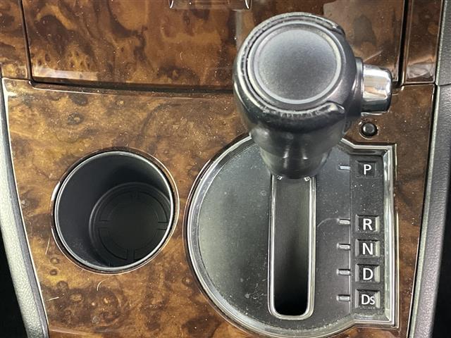 デリカD:5 G パワーパッケージ 禁煙車 純正7インチナビ クルーズコントロール 両側パワースライドドア バックカメラ パドルシフト フロアマット 純正アルミホイール オートエアコン Bluetooth スマートキー ワンセグTV(12枚目)