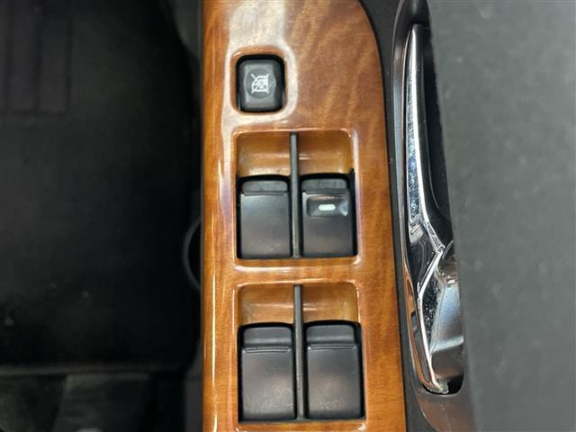 デリカD:5 G パワーパッケージ 禁煙車 純正7インチナビ クルーズコントロール 両側パワースライドドア バックカメラ パドルシフト フロアマット 純正アルミホイール オートエアコン Bluetooth スマートキー ワンセグTV(18枚目)