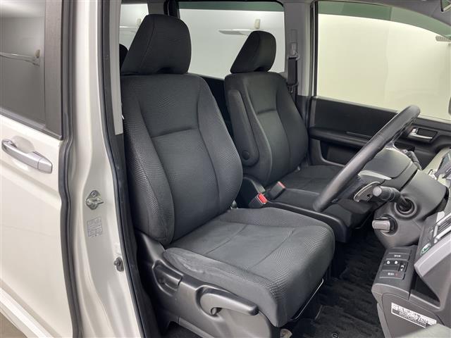 ステップワゴンスパーダ S 禁煙車 純正9インチナビ バックカメラ ETC 両側パワースライドドア クルーズコントロール アイドリングストップ Bluetooth フルセグTV 純正アルミホイール 純正フロアマット スマートキー(18枚目)