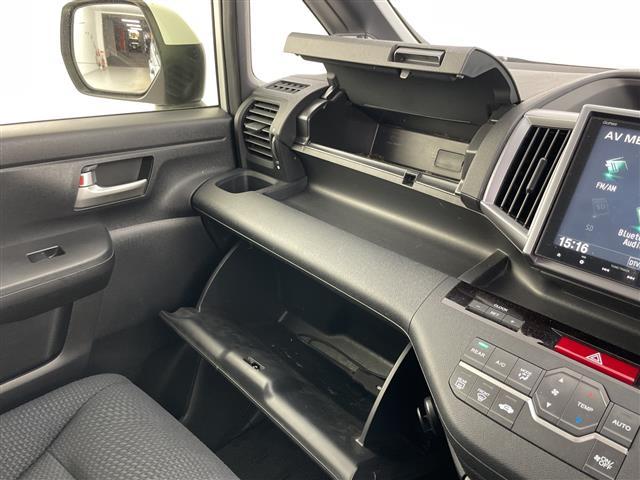 ステップワゴンスパーダ S 禁煙車 純正9インチナビ バックカメラ ETC 両側パワースライドドア クルーズコントロール アイドリングストップ Bluetooth フルセグTV 純正アルミホイール 純正フロアマット スマートキー(21枚目)