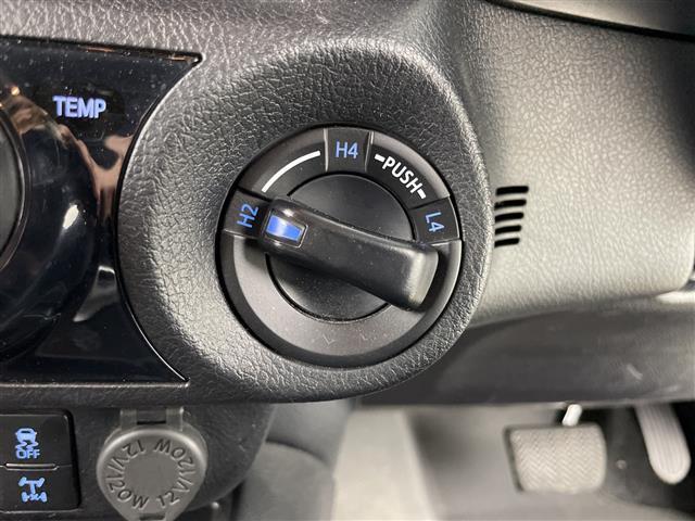 ハイラックス Ｚ　禁煙車　純正７インチナビ　ＡＲＢキャノピー　ＥＴＣ２．０　デジタルインナーミラー　ドライブレコーダー　レーダークルーズコントロール　バックカメラ　コーナーセンサー　アイドリングストップ　スマートキー（13枚目）