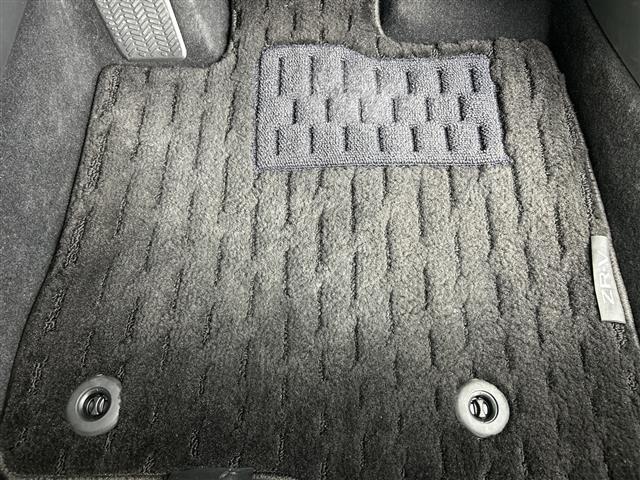 ＺＲ－Ｖ ｅ：ＨＥＶ　Ｚ　禁煙車　純正９インチナビ　全方位カメラ　ＢＯＳＥサウンド　シーケンシャルウインカー　ドライブレコーダー　ステアリングヒーター　ＥＴＣ２．０　ブラインドスポットモニター　ワイヤレス充電　衝突軽減ブレーキ（26枚目）