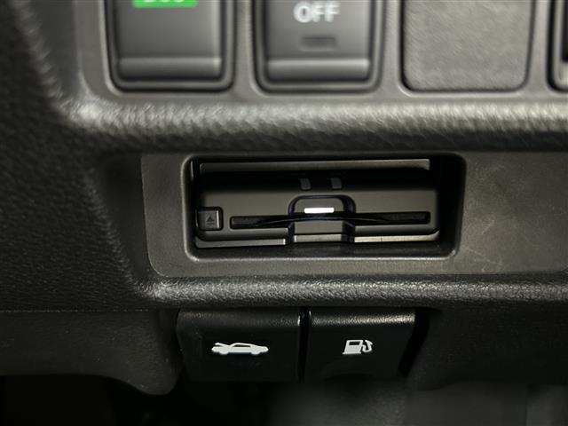 エクストレイル ２０Ｘｉ　禁煙車　ワンオーナー　純正９インチナビ　衝突軽減ブレーキ　全方位カメラ　ドライブレコーダー　デジタルインナーミラー　パワーバックドア　シートヒーター　プロパイロット　レーダークルーズコントロール　ＳＤ（9枚目）