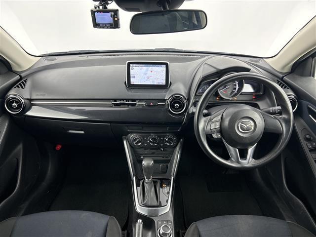 デミオ ＸＤ　禁煙車　ターボ　純正７インチナビ　バックカメラ　衝突軽減ブレーキ　ドライブレコーダー　ＥＴＣ　横滑り防止装置　純正アルミホイール　スマートキー　プッシュスタート　Ｂｌｕｅｔｏｏｔｈ　純正フロアマット（2枚目）